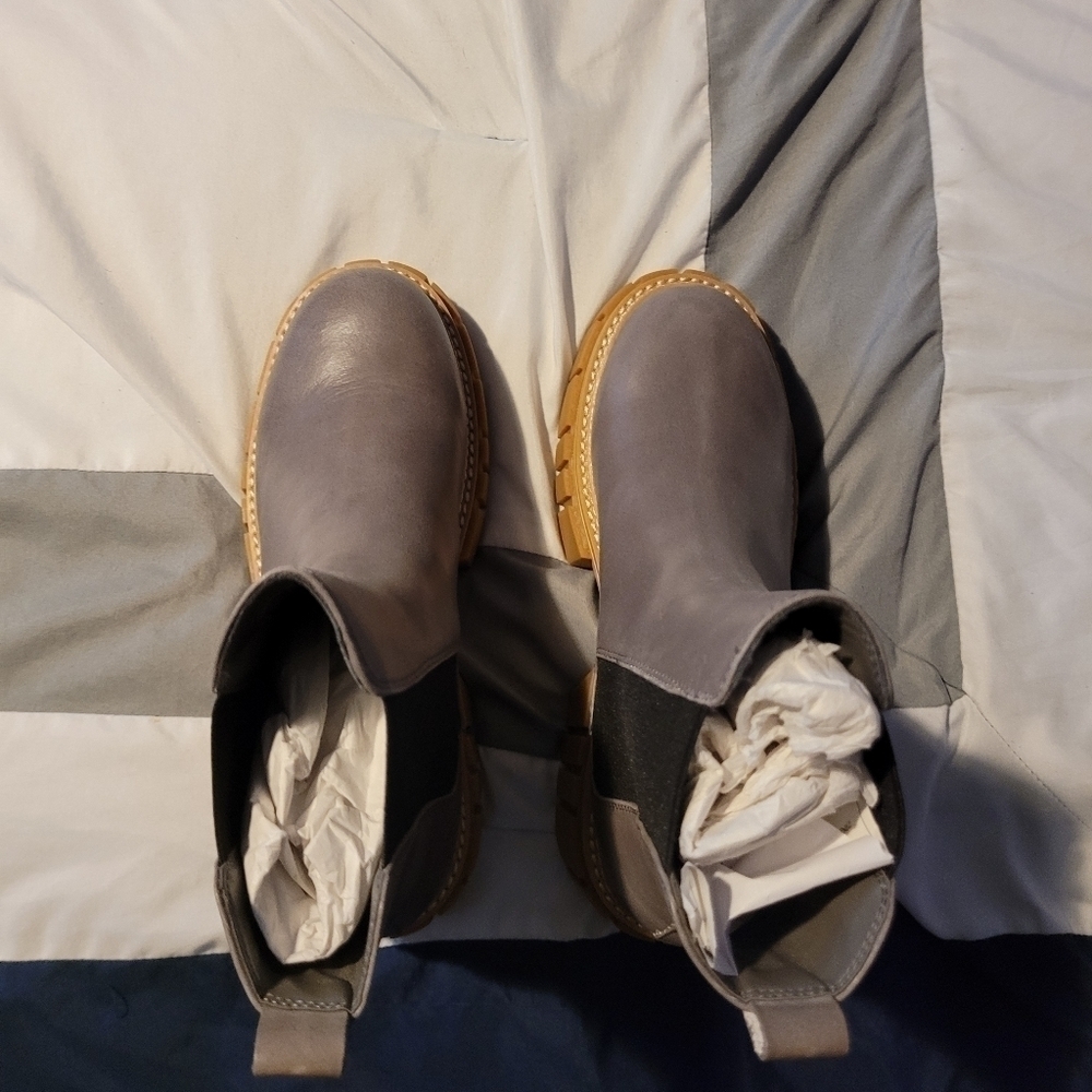 GREY Boots ✨️ - Picture 7 of 11